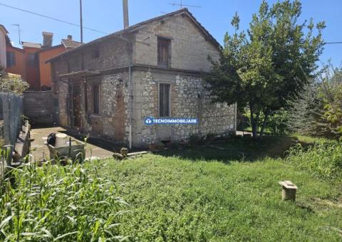 INDIPENDENTE IN ZONA CAMPOMICCIOLO